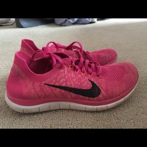 Nike Flynit 4.0 pink sneakers